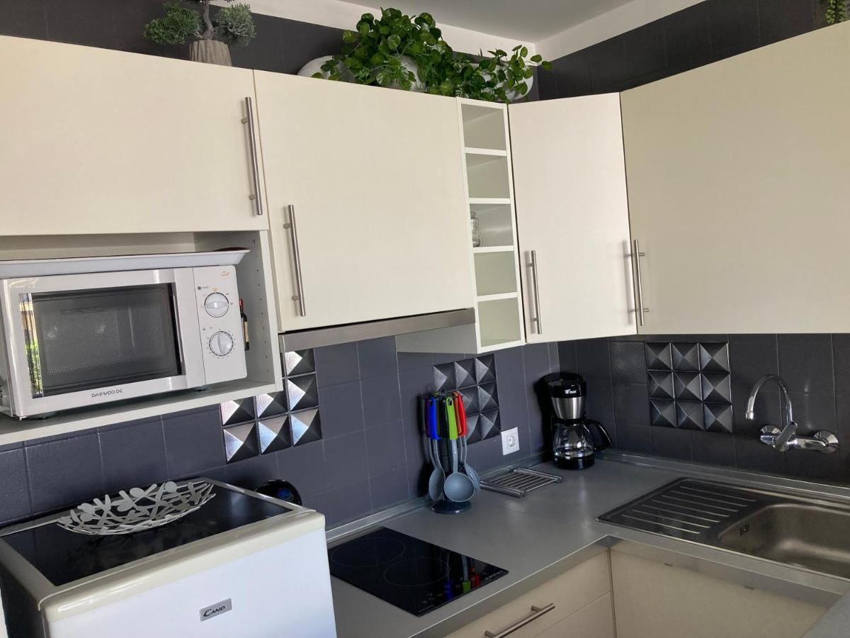 Tres Bel Appartement Entierement Renove Empuriabrava Exterior photo